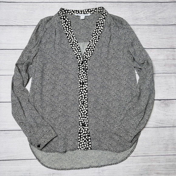 Diane von Furstenburg Women’s Black Cream Silk V-Neck‎ Button Top Blouse Size 4 - Picture 1 of 7